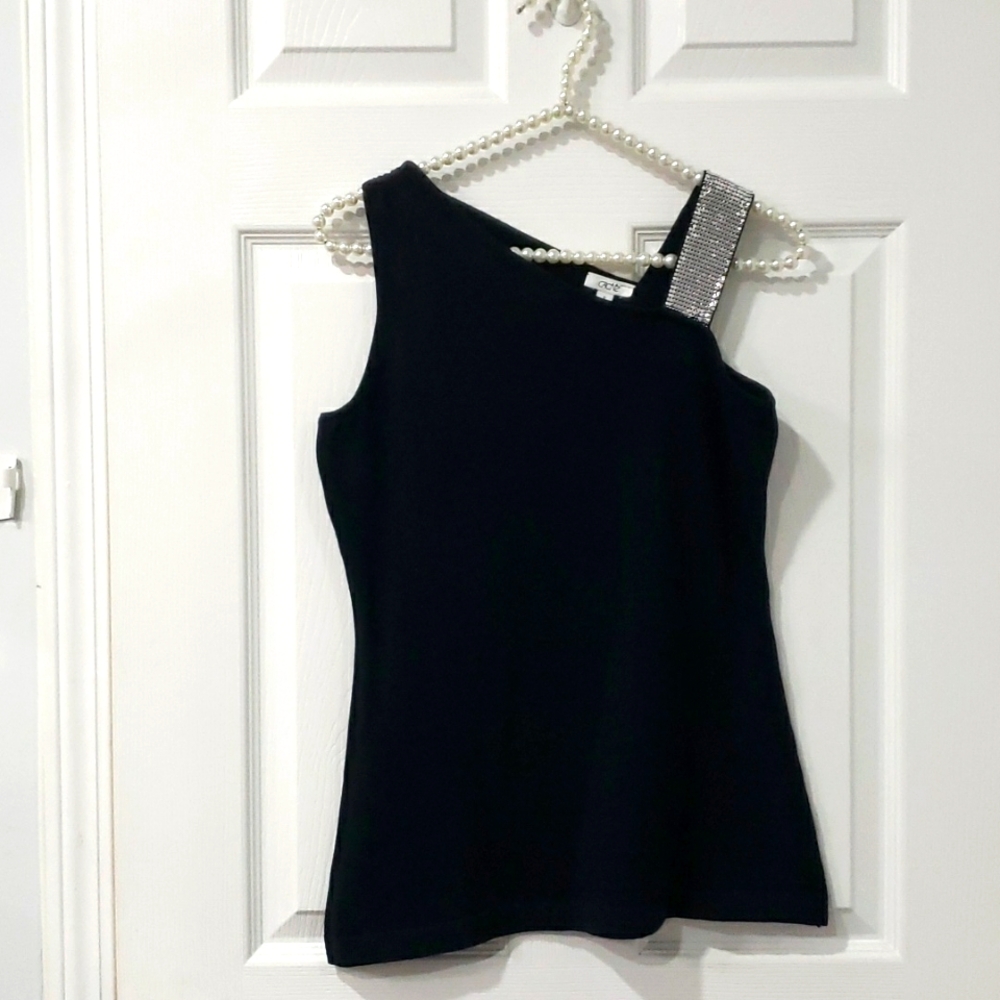 Authentic NEW Cache black sleeveless sweater
